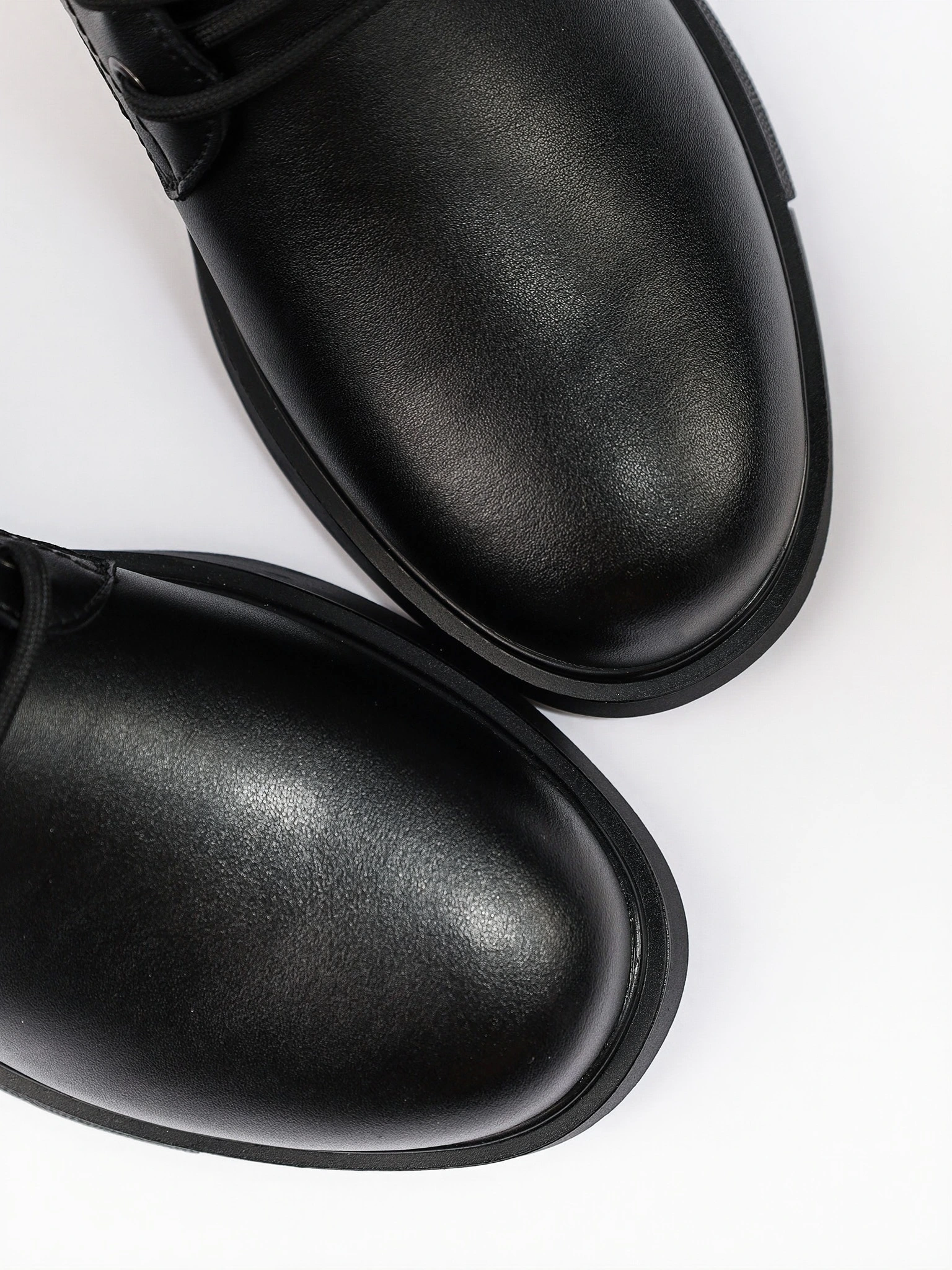 Ботинки-дерби черного цвета из натуральной кожи